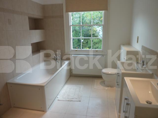 			LUXURY A MUST SEE, 3 Bedroom, 1 bath, 1 reception House			 Oval Road, REGENTS PARK